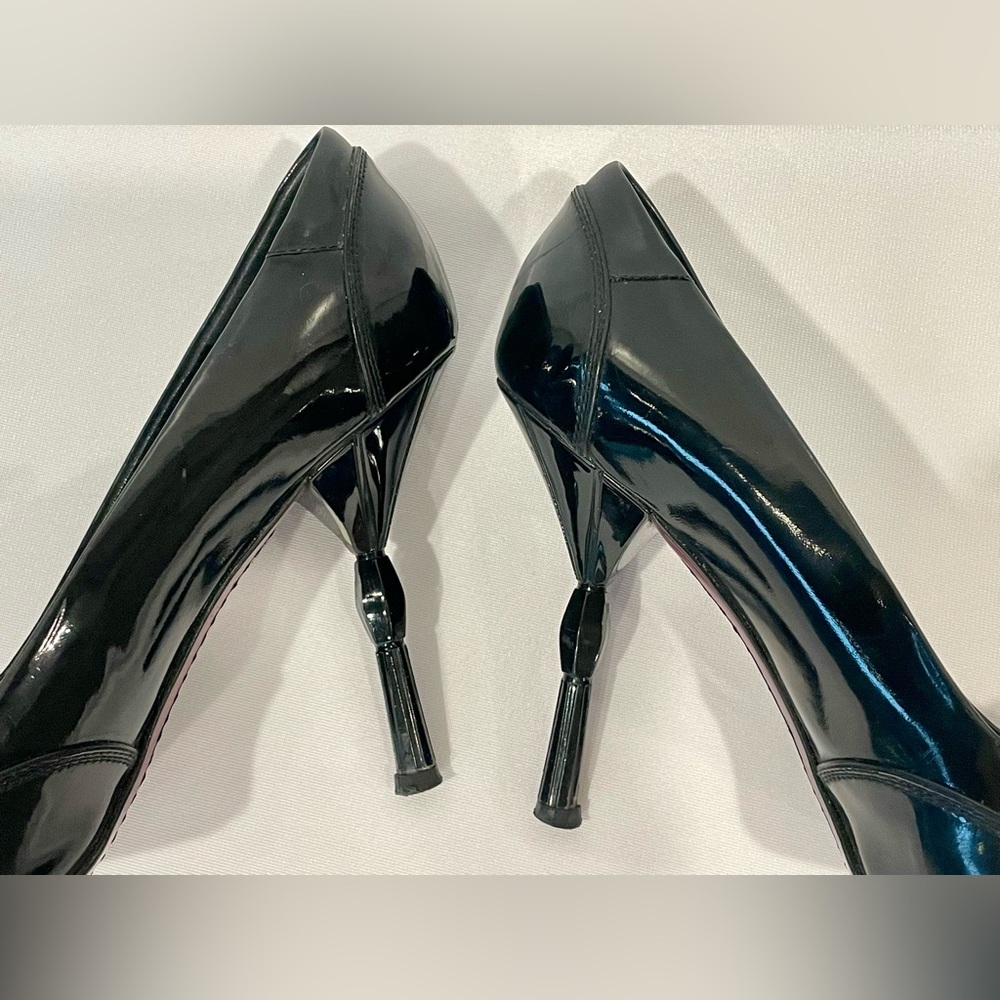 Louis Vuitton ‘05 patent leather pumps, jeweled detail, bulbed heel, 38 1/2, EUC - Picture 8 of 15